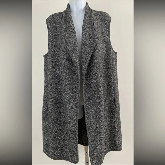 Vince. Black /‎ Gray Sleeveless Cardigan Size Medium - Picture 1 of 6